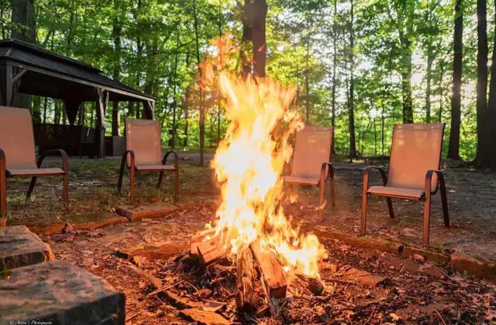 Log Cabin - Natures Oasis - Fire Pit & Gazebo Cleveland Kültér fotó