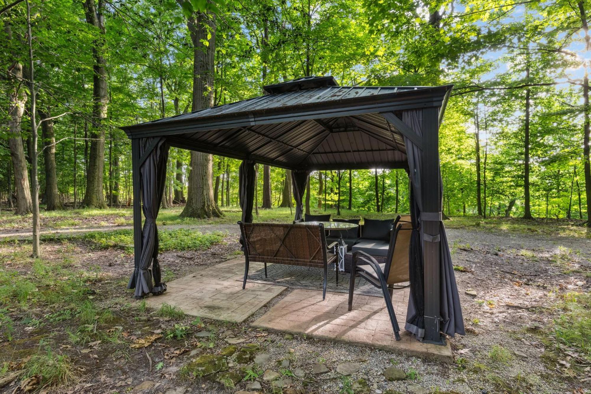Log Cabin - Natures Oasis - Fire Pit & Gazebo Cleveland Kültér fotó
