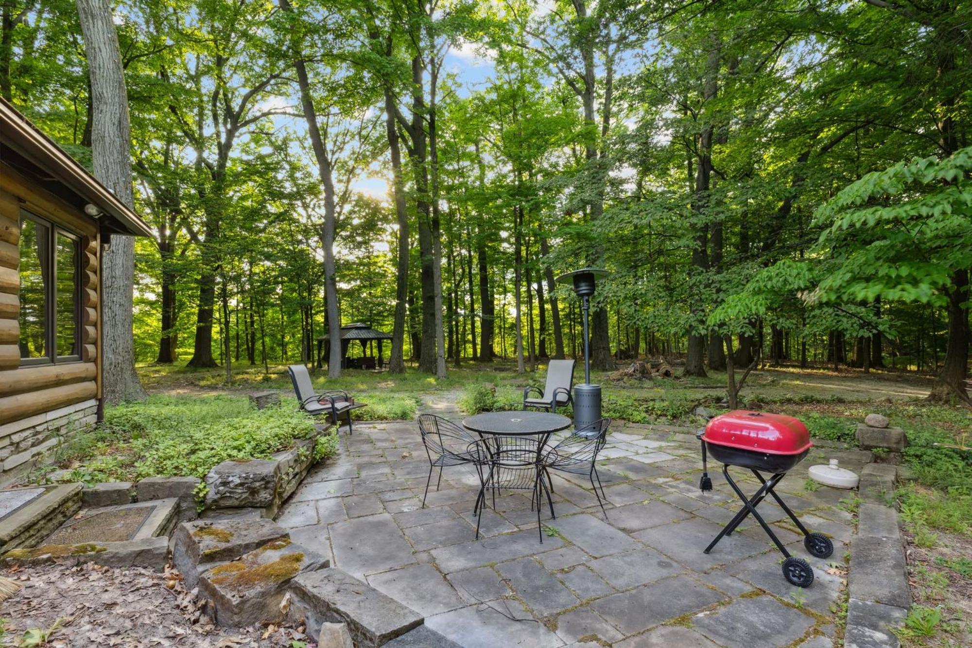 Log Cabin - Natures Oasis - Fire Pit & Gazebo Cleveland Kültér fotó
